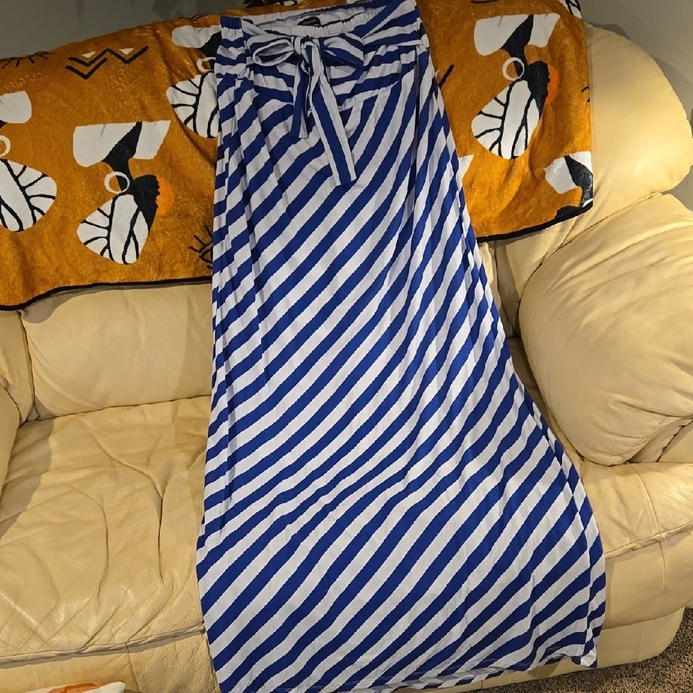 Women's Blue and White Striped Strapless Maxi Dress   💙